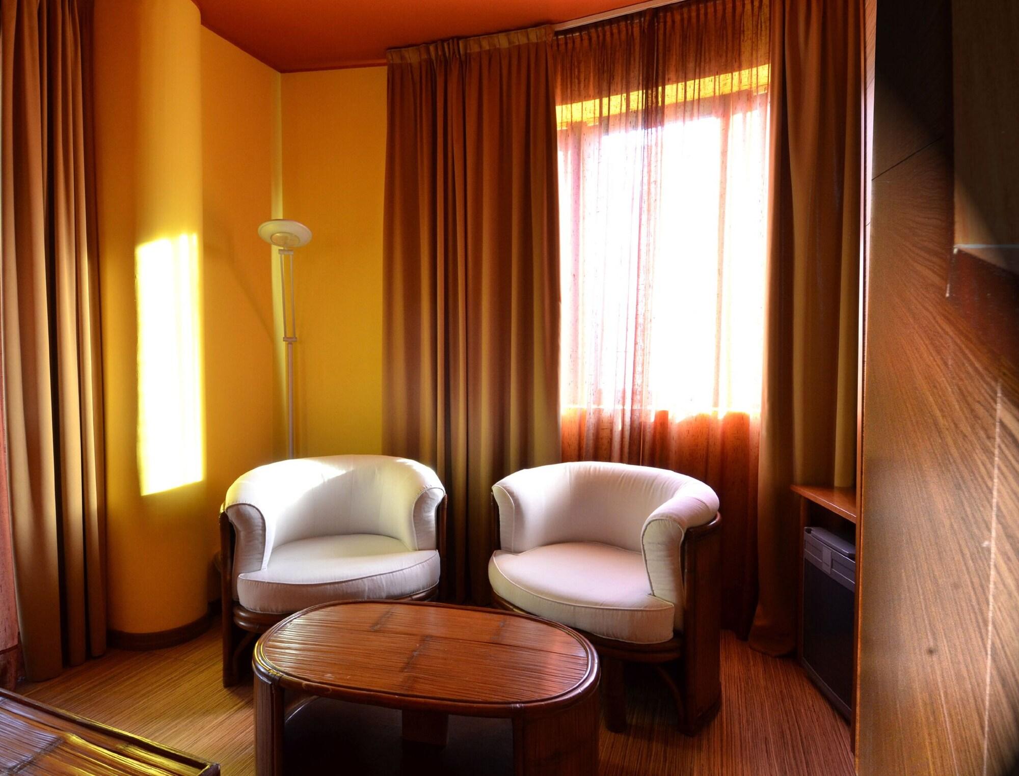 Welcome Hotel Legnano Bagian luar foto