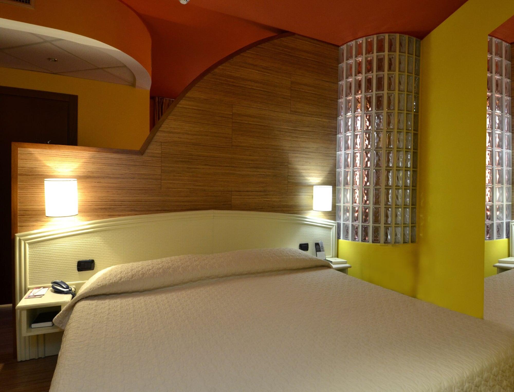 Welcome Hotel Legnano Bagian luar foto