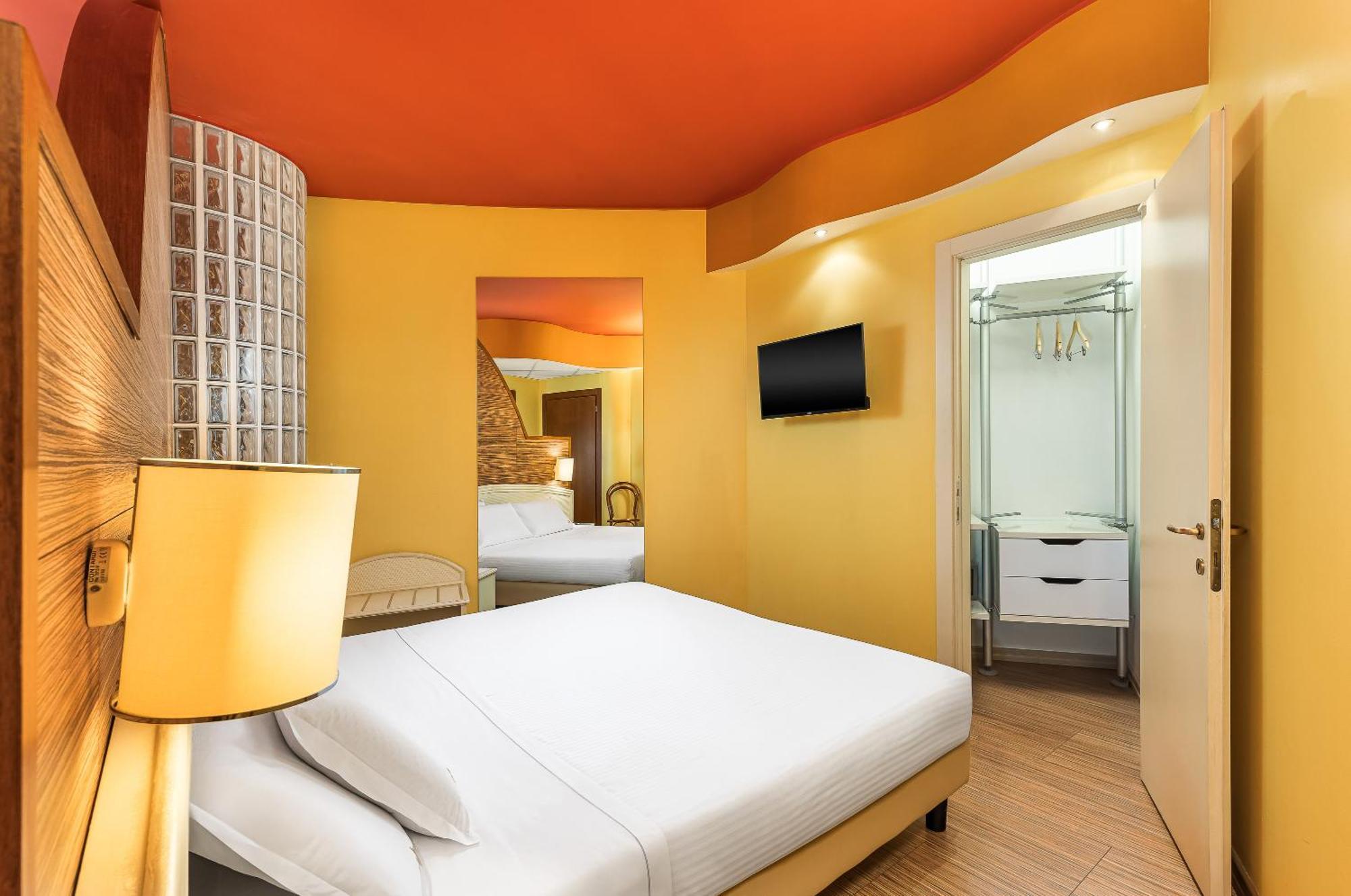 Welcome Hotel Legnano Bagian luar foto