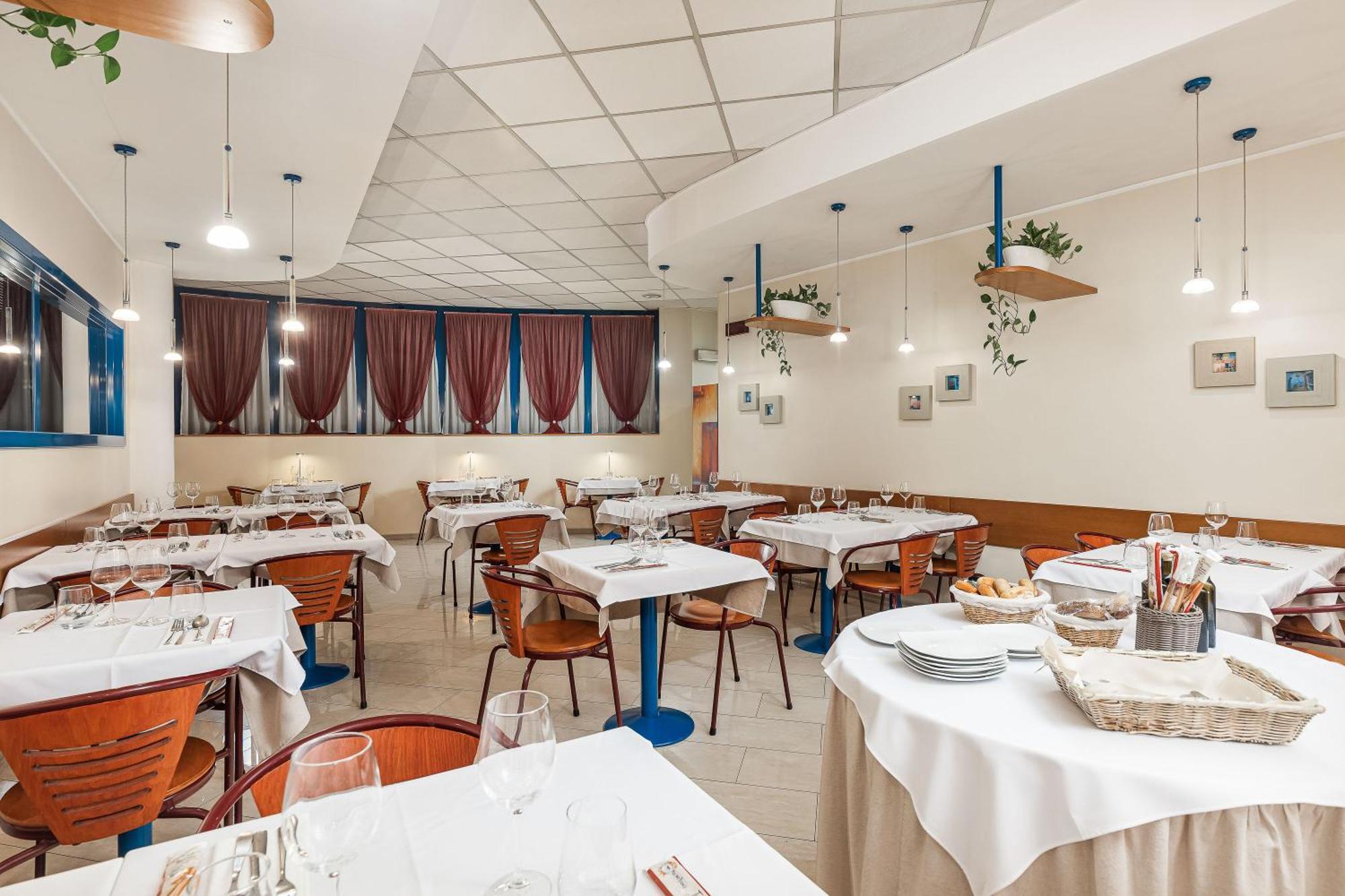 Welcome Hotel Legnano Bagian luar foto