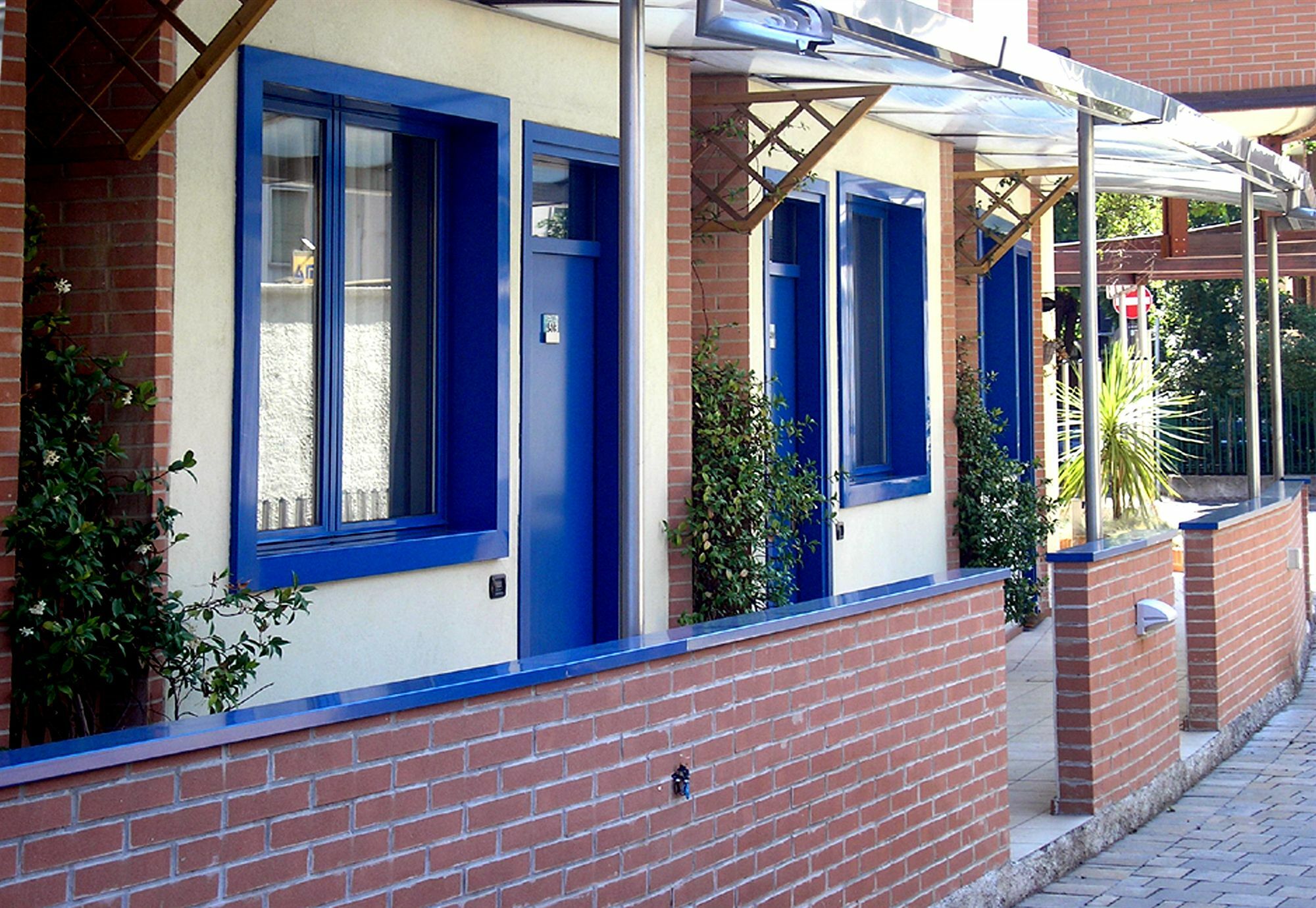 Welcome Hotel Legnano Bagian luar foto